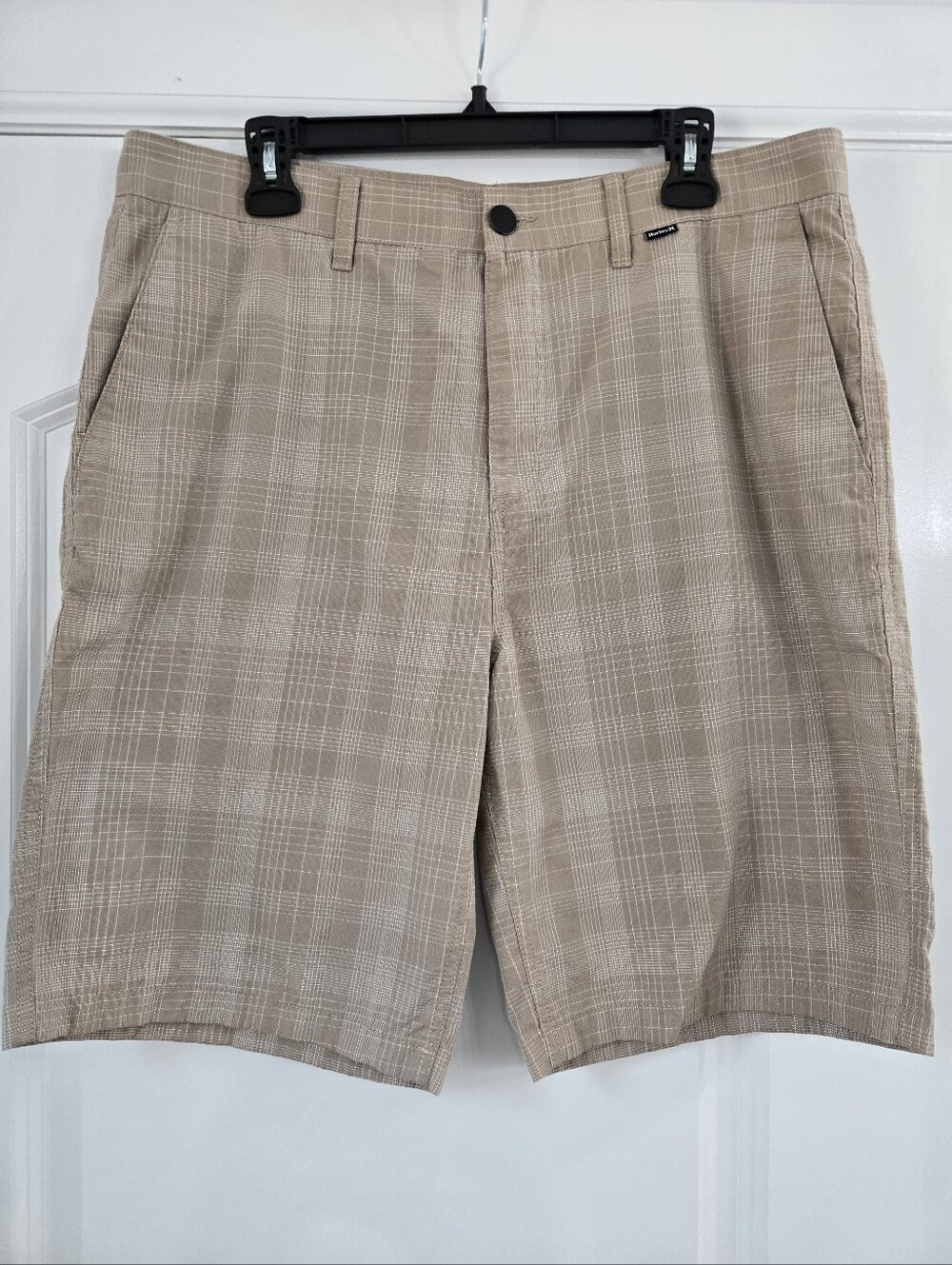 Hurley Men's Tan Plaid Flat-Front Shorts